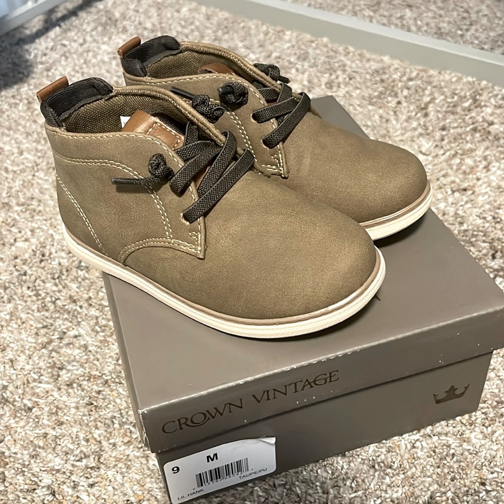 New Crown Vintage Boots Size 9